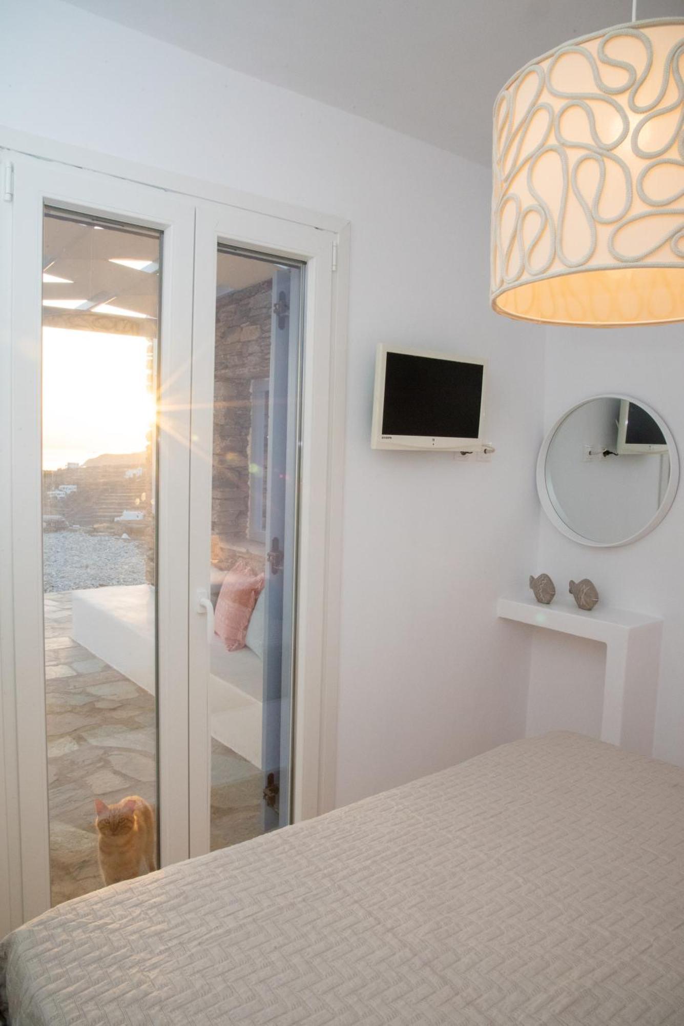 Iliopetra Residence Agios Romanos エクステリア 写真