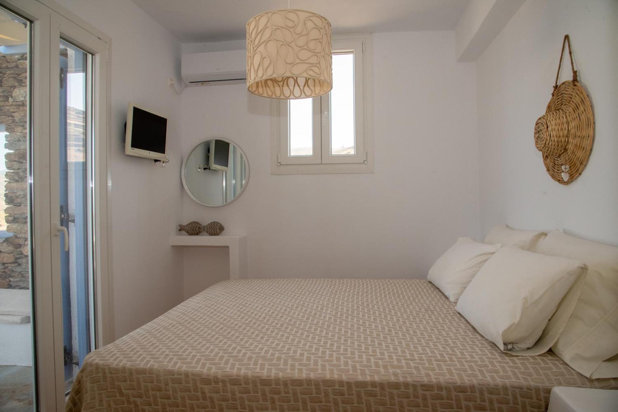 Iliopetra Residence Agios Romanos エクステリア 写真