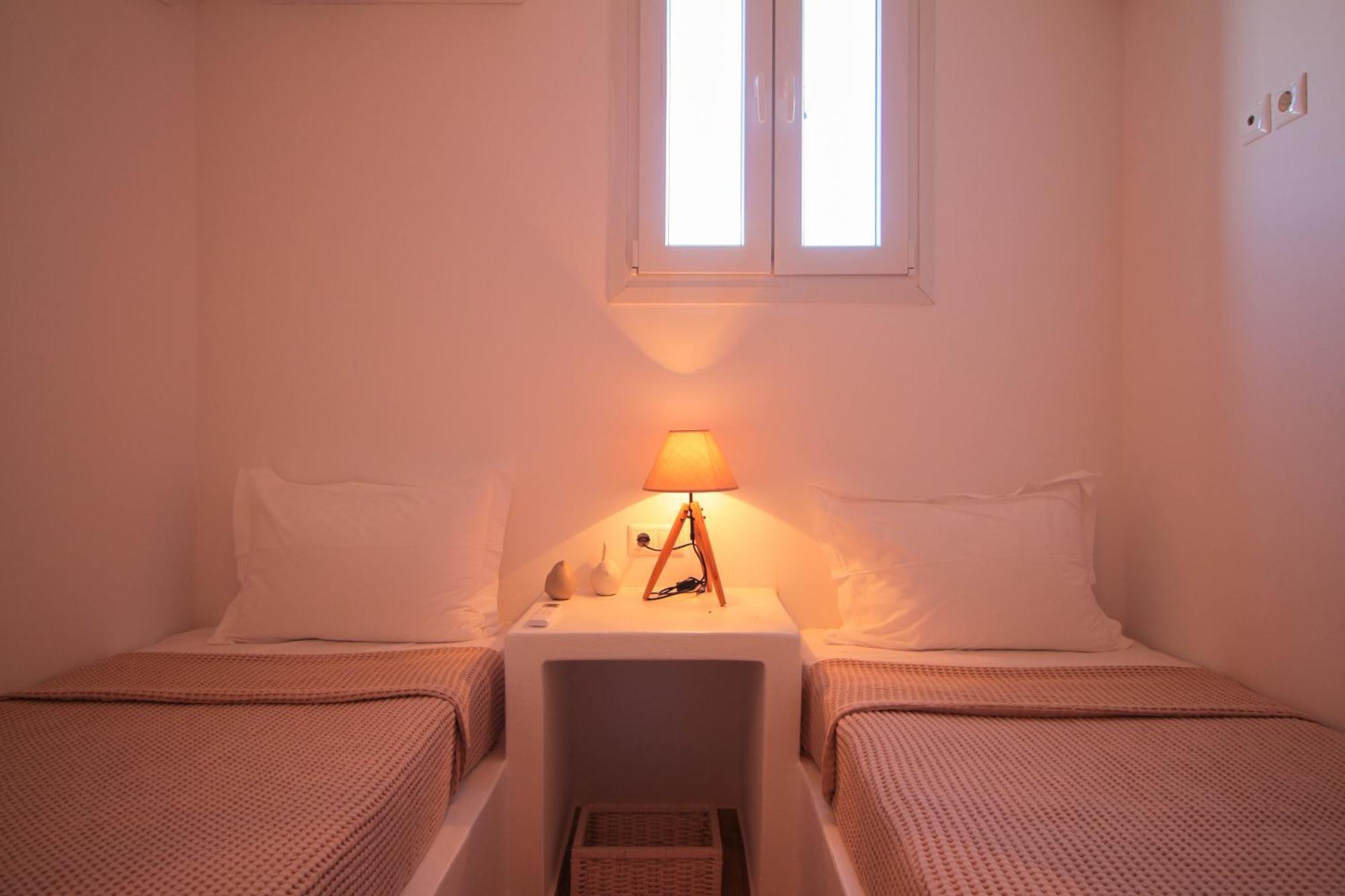 Iliopetra Residence Agios Romanos エクステリア 写真